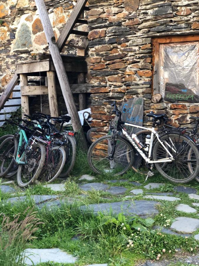 Old House Hotel Ushguli Exterior foto