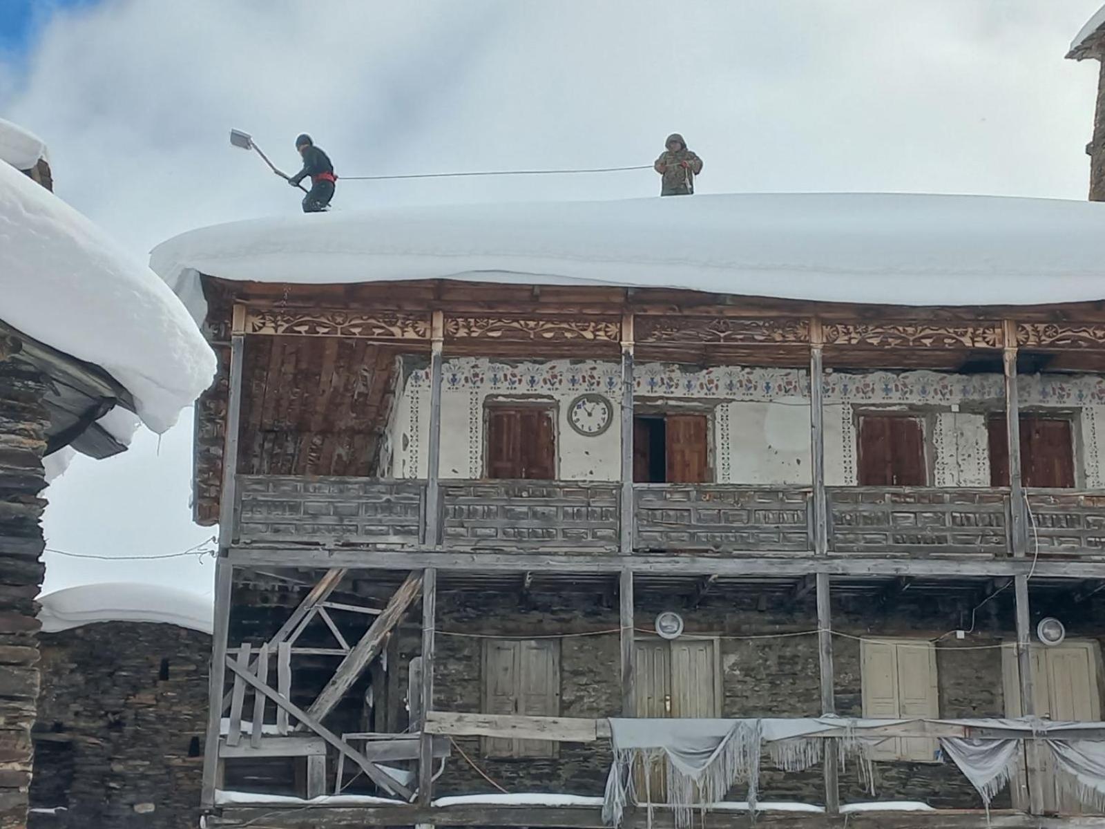 Old House Hotel Ushguli Exterior foto